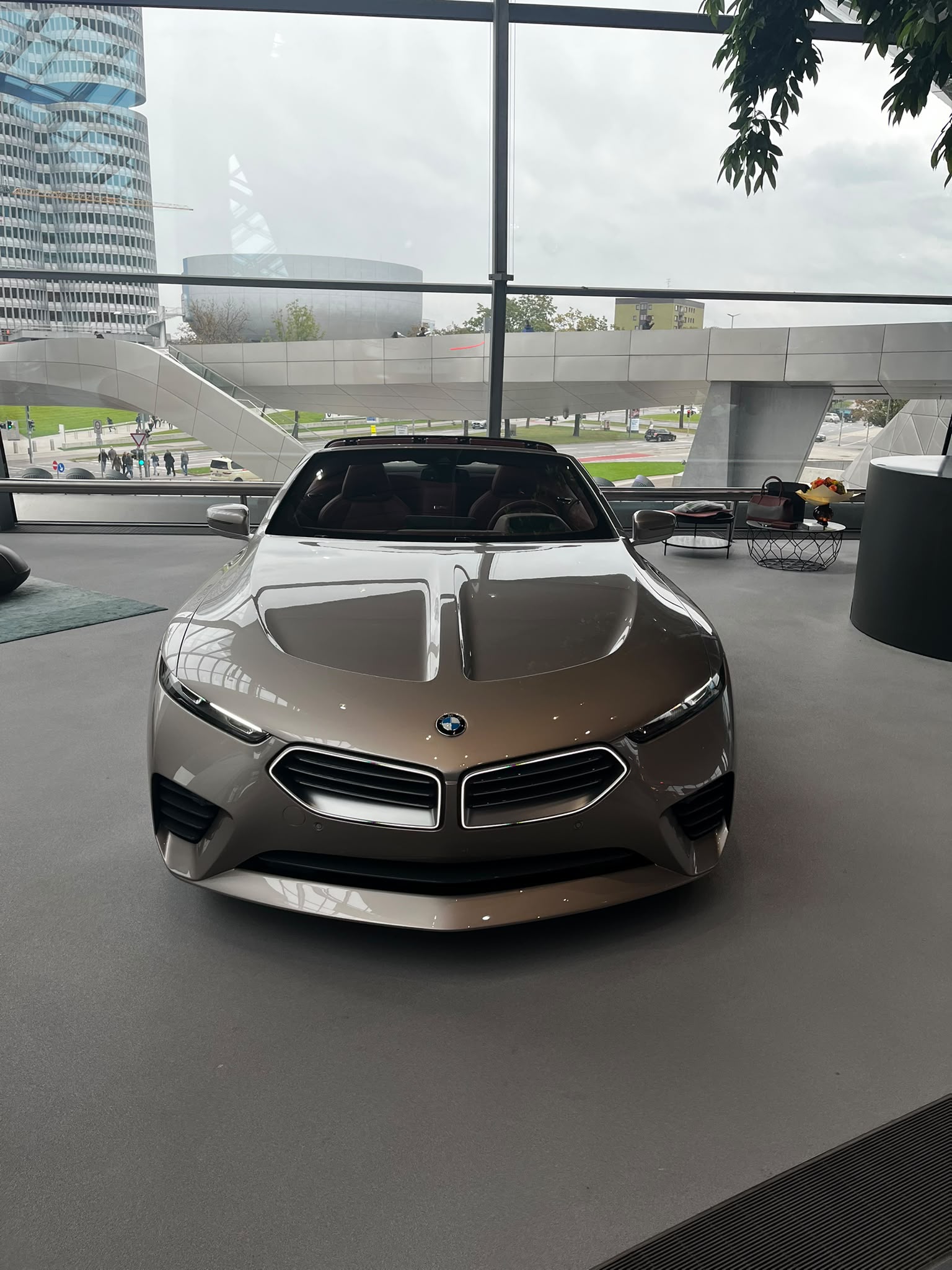 BMW Skytop podczas odbioru w BMW Welt, zdjęcie 1